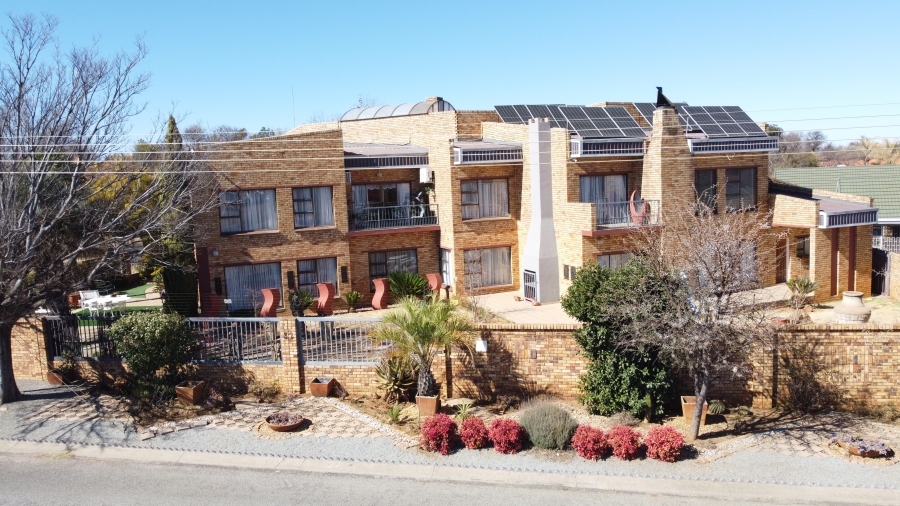 6 Bedroom Property for Sale in Van Der Hoff Park North West